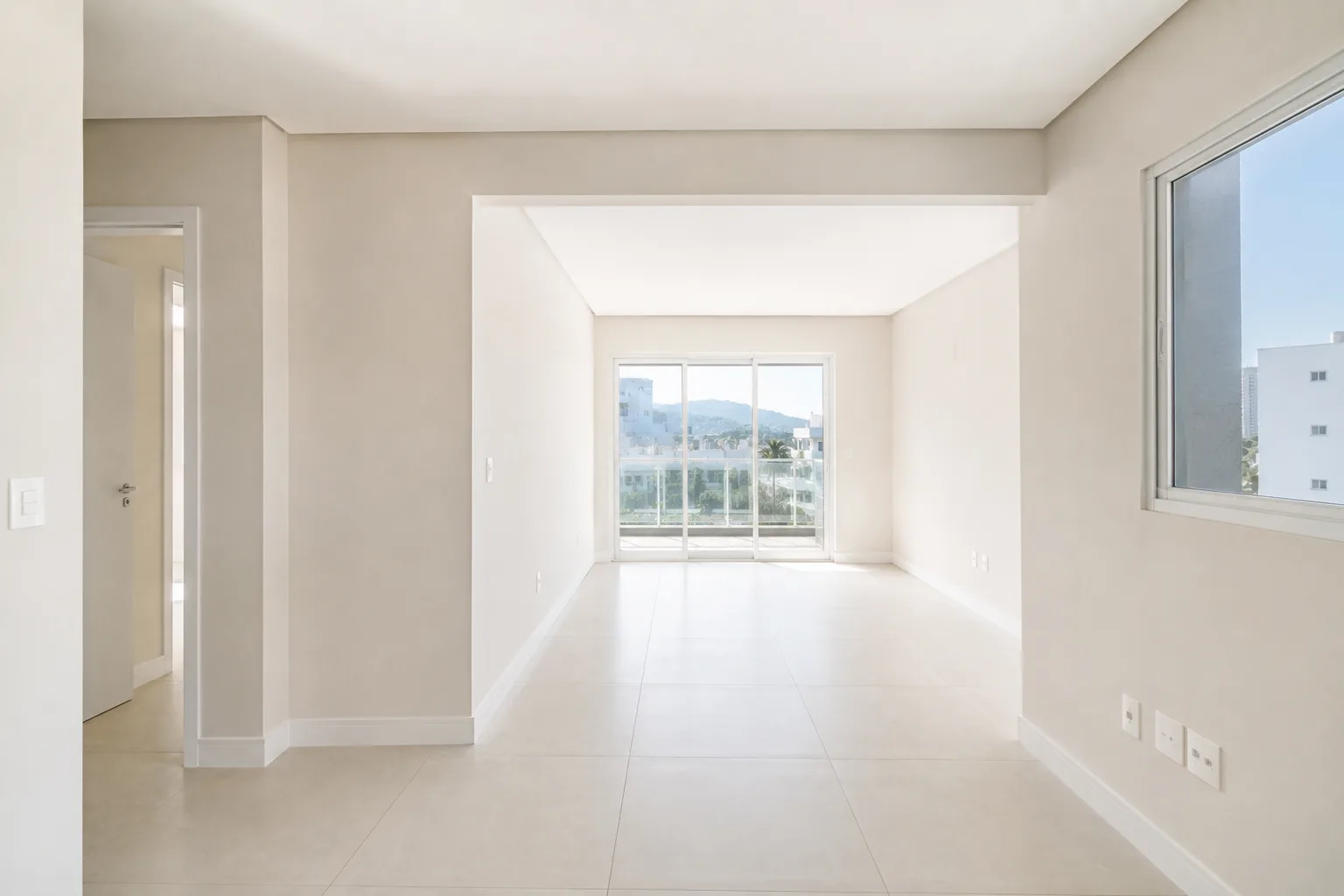 Outro ângulo da sala vazia